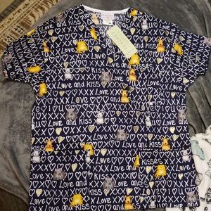 Peaches Uniforms NWT Love Cat and Dog Scrub Top